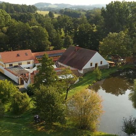 Strnadovsky Mlyn Hotel Jesenice  Kültér fotó