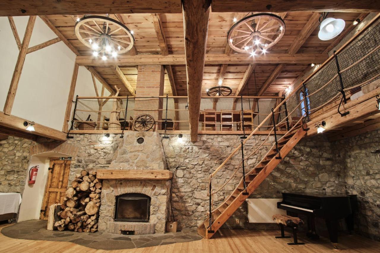 Strnadovsky Mlyn Hotel Jesenice  Kültér fotó