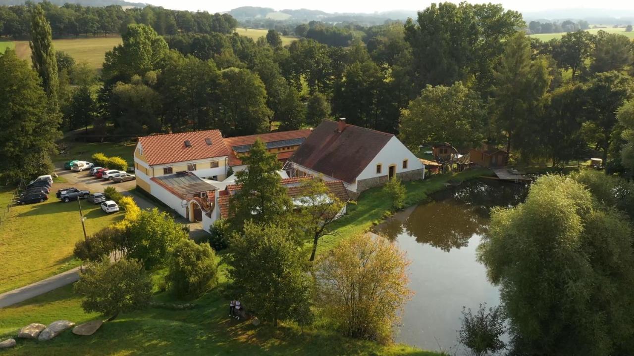 Strnadovsky Mlyn Hotel Jesenice  Kültér fotó