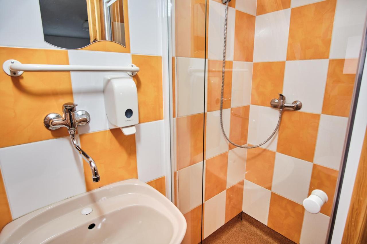 Strnadovsky Mlyn Hotel Jesenice  Kültér fotó